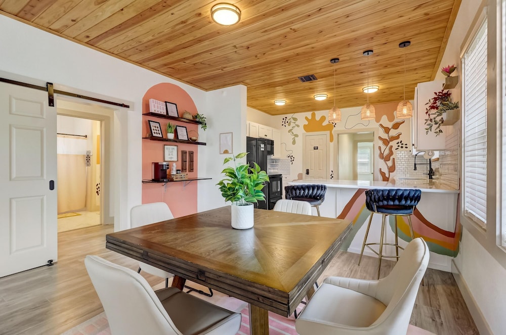 The Retro Retreat Close to Downtown Fort Sam - photo 8