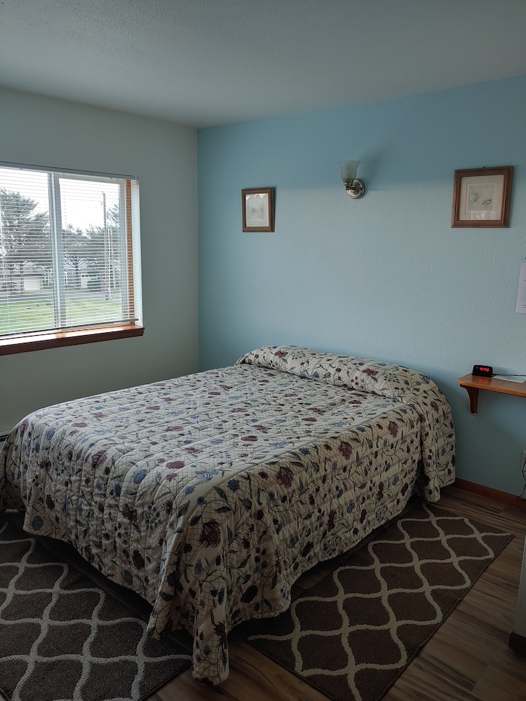 The Dublin House Motel - photo 48