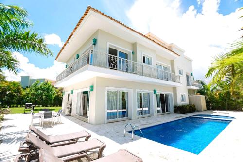 Luxury Villa Iberosta Del Mar 4BDR Private Beach Pool & Jacuzzi — 4-Star Luxury Hotel in Punta Cana, Dominican Republic
