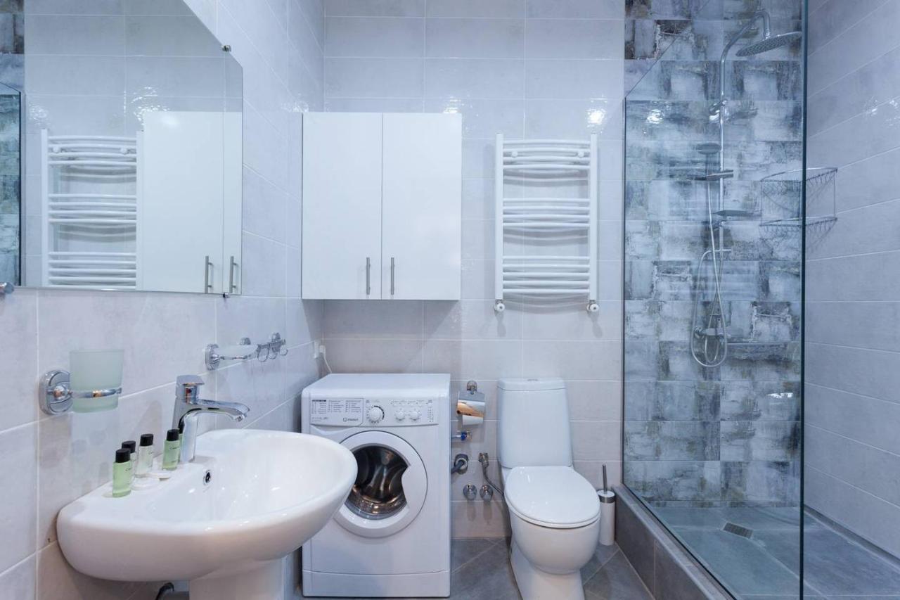 Wehost Apartment Near Liberty Square by Wehost