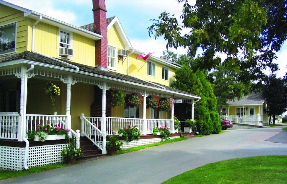 Shining Waters Country Inn in New Glasgow, Canada