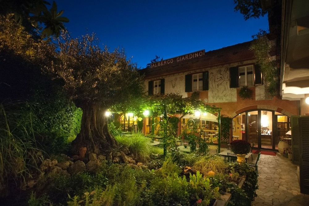 Felicin Albergo Giardino Dimora Storica — Monforte D Alba