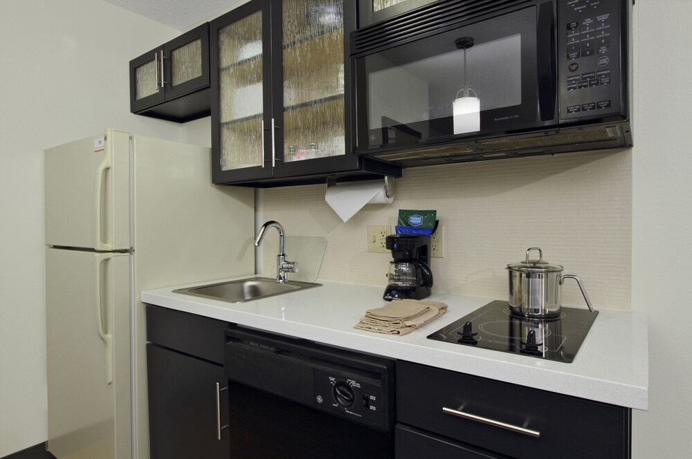 Candlewood Suites Rogers Bentonville - photo 4