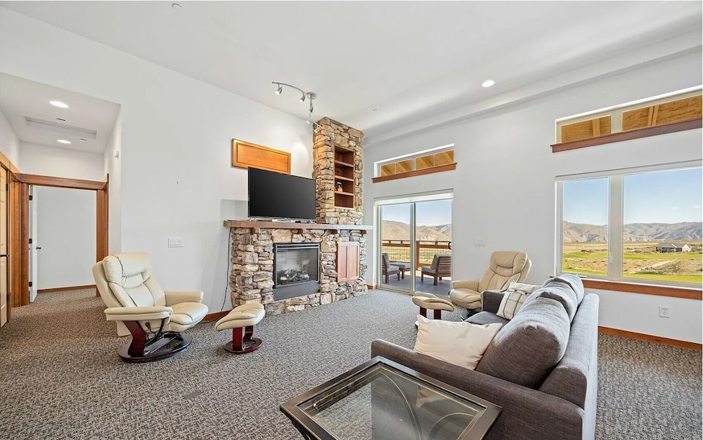 Desert Canyon Golf Resort - carbon neutral hotel in Wenatchee