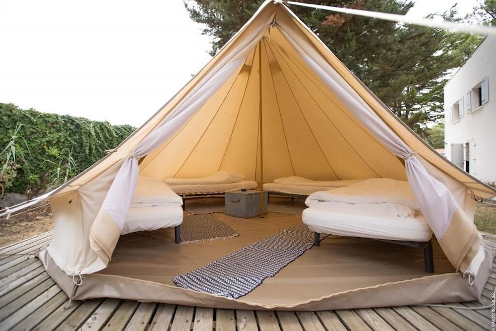 Tipis Manu Surf - carbon neutral hotel in Unknown City