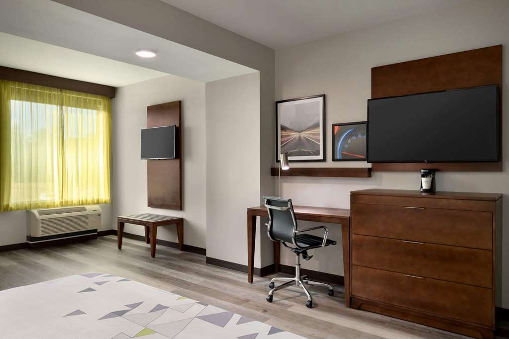 La Quinta Inn & Suites by Wyndham Braselton - photo 46