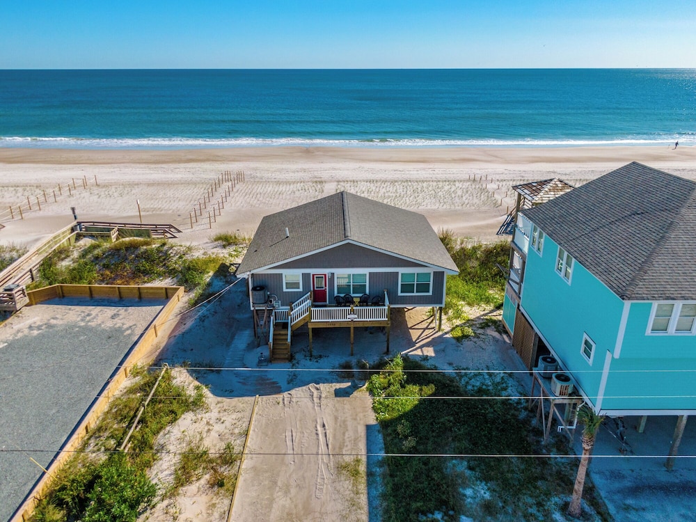 Sea Paradise Cottage — 4-Star Luxury Hotel in Holly Ridge, United States