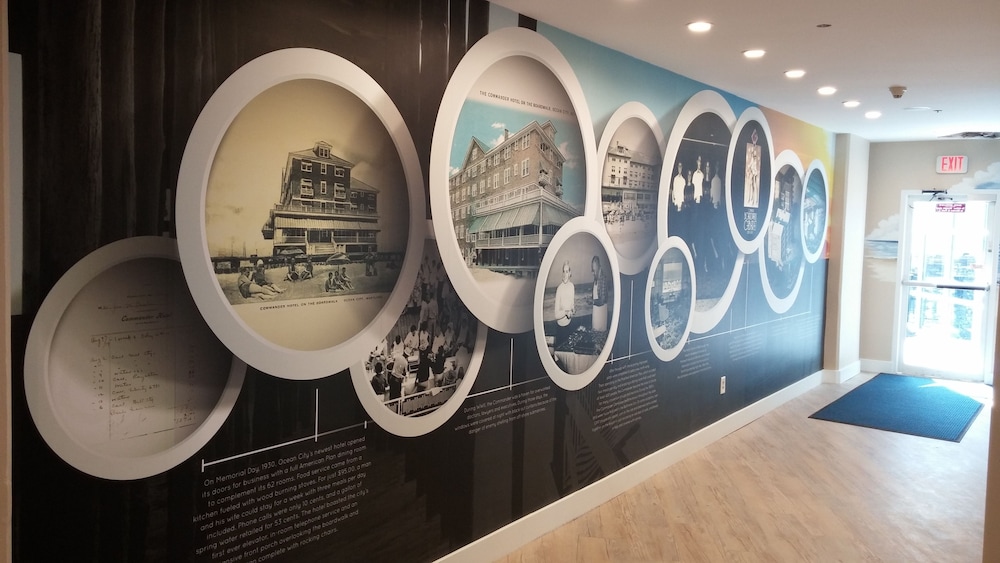 Commander Hotel & Suites - photo 2