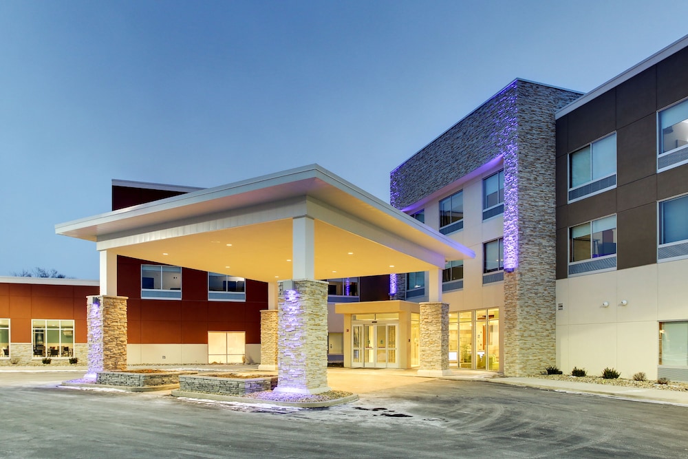 Holiday Inn Express & Suites Galesburg by IHG - photo 60