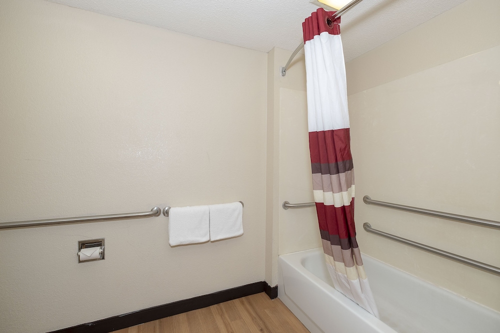 Red Roof Inn Mt Laurel - photo 24