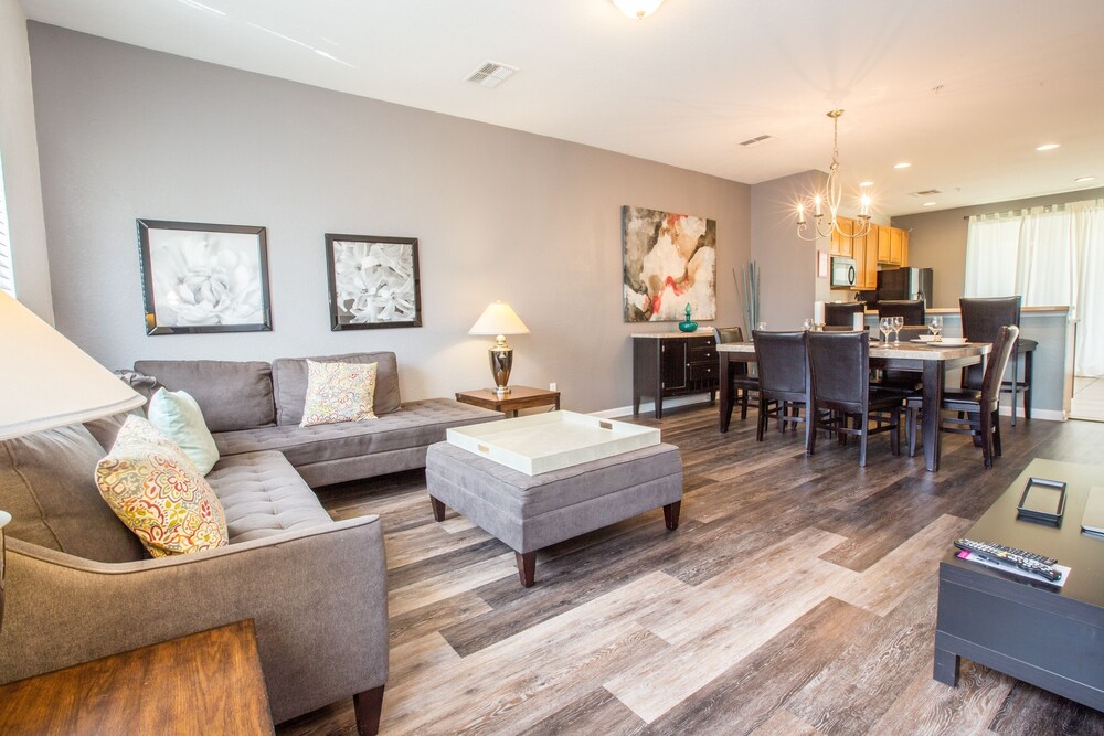 Oasis Escape Townhome 3 Bedroom Condo by Redawning — 4-Star Luxury Hotel in Orlando, United States