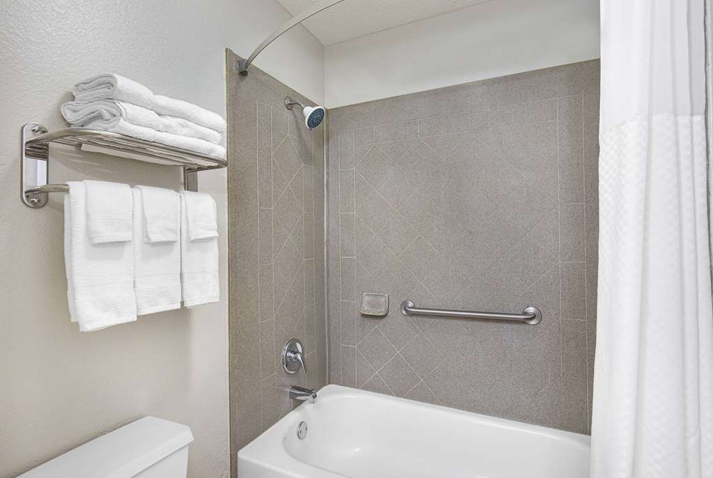 Days Inn by Wyndham Savannah - photo 29