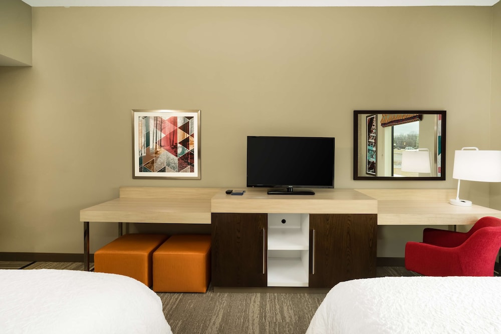 Hampton Inn Newport - photo 6
