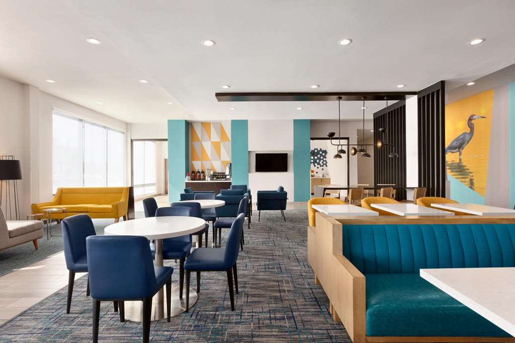 La Quinta Inn & Suites by Wyndham Richmond Sugarland - photo 41