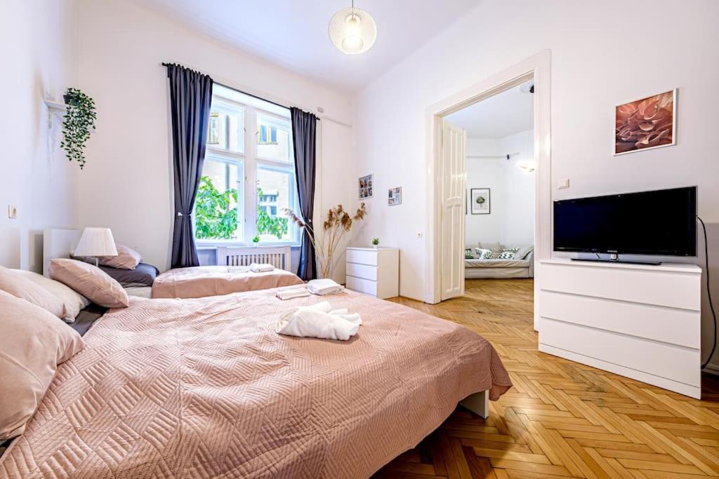 Sunny Apartment on the Buda side — 4-Star Luxury Hotel in Budapest, Hungary