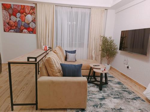Nzuri Elite 1 bedroom with a Pool Gym workstation & near National Museum JW Marriott's Kempinski and Banks
