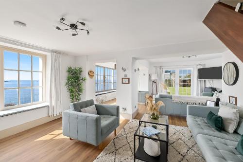 NEW 2024 Modern Luxury Holiday Home on the Beach in Devon Free Parking Pets Welcome Sleeps 10 — 4-Star Luxury Hotel in Plymouth, United Kingdom