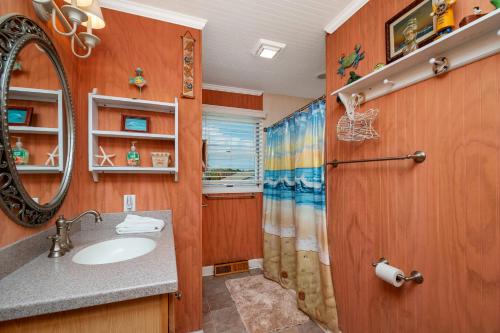 A Pirate's Paradise by Oak Island Accommodations - photo 18