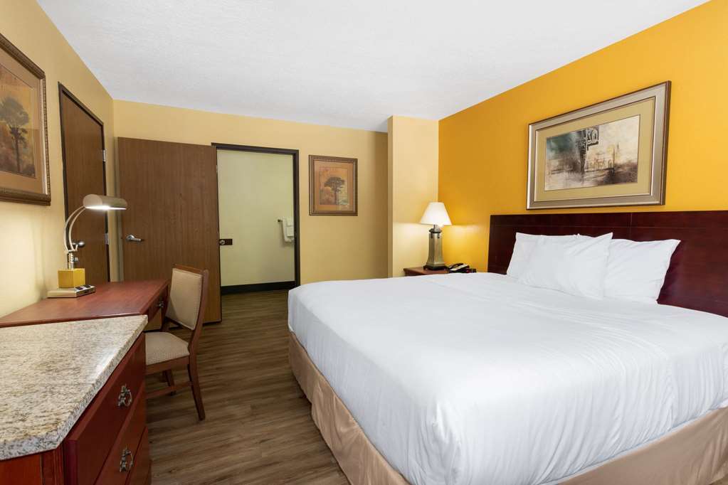 Travelodge by Wyndham Albuquerque East - photo 13