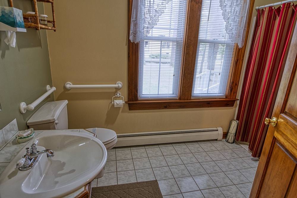 Rockwell Falls Inn and Wine Bar - photo 50