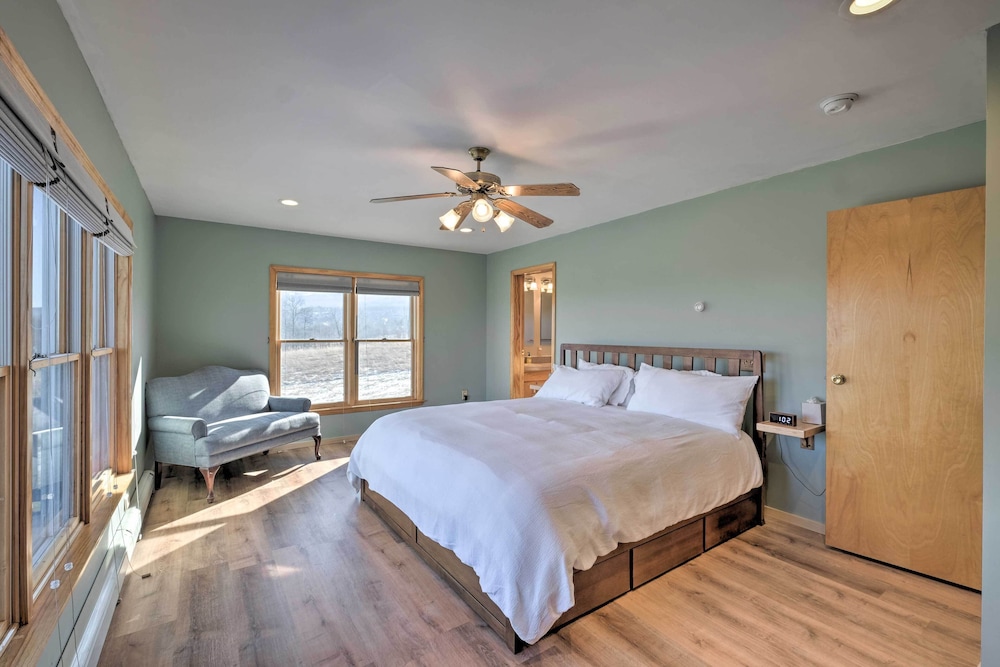 Catskills Mtn Retreat w Panoramic View & Fire Pit in Durham, United States