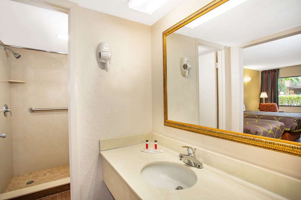 Super 8 by Wyndham North Palm Beach - photo 22