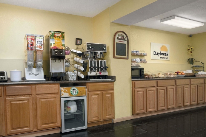 Days Inn by Wyndham Port Royal Near Parris Island - photo 11