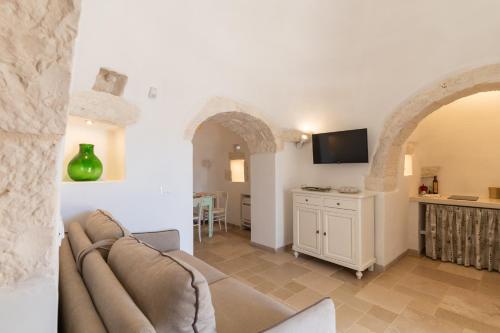 Trullo White Dream con Piscina — 4-Star Luxury Hotel in Carovigno, Italy