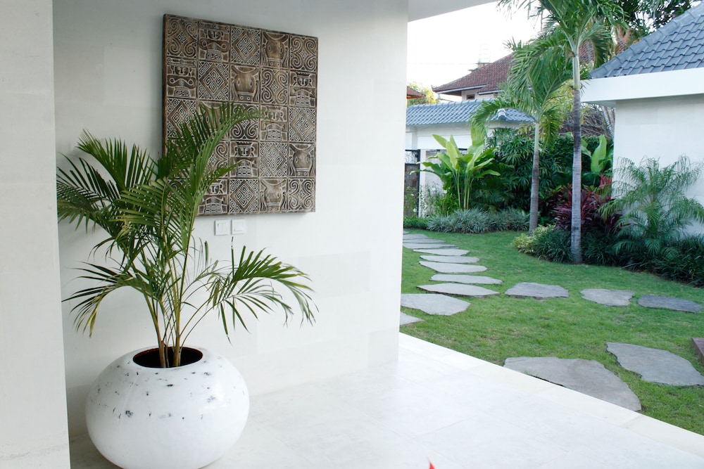 Seminyak White Design Villa — 4-Star Luxury Hotel in Seminyak, Indonesia