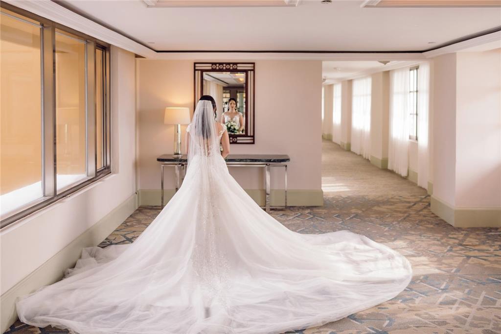 KICUN1_Dean_Sanderson_Wedding_Dress.jpg