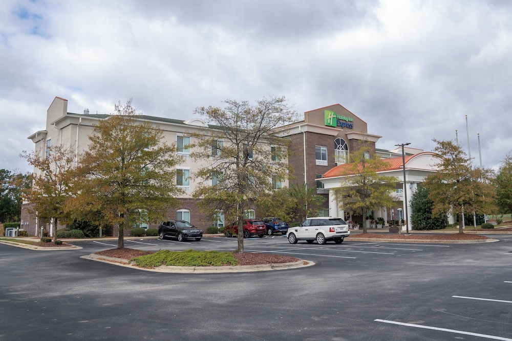 Holiday Inn Express Pembroke by IHG - photo 77