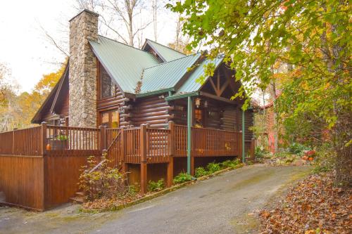 The Riverwood Family Cabin — 4-Star Luxury Hotel in Ellijay, United States