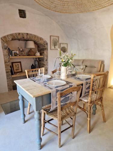 Torre Degli Svizzeri — 4-Star Luxury Hotel in Civezza, Italy
