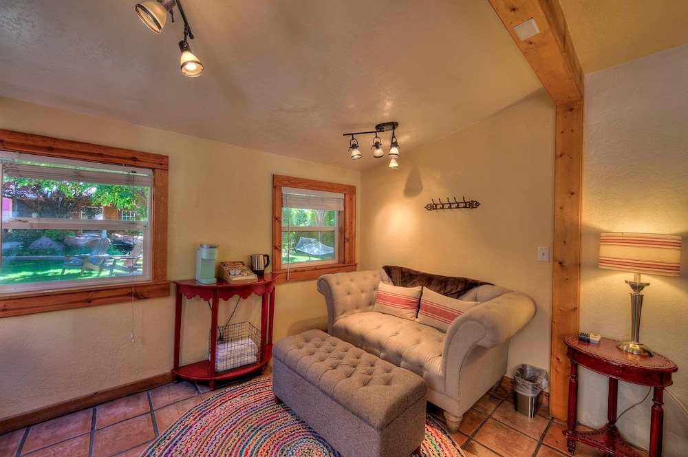 Cali Cochitta Vacation Rentals - photo 40