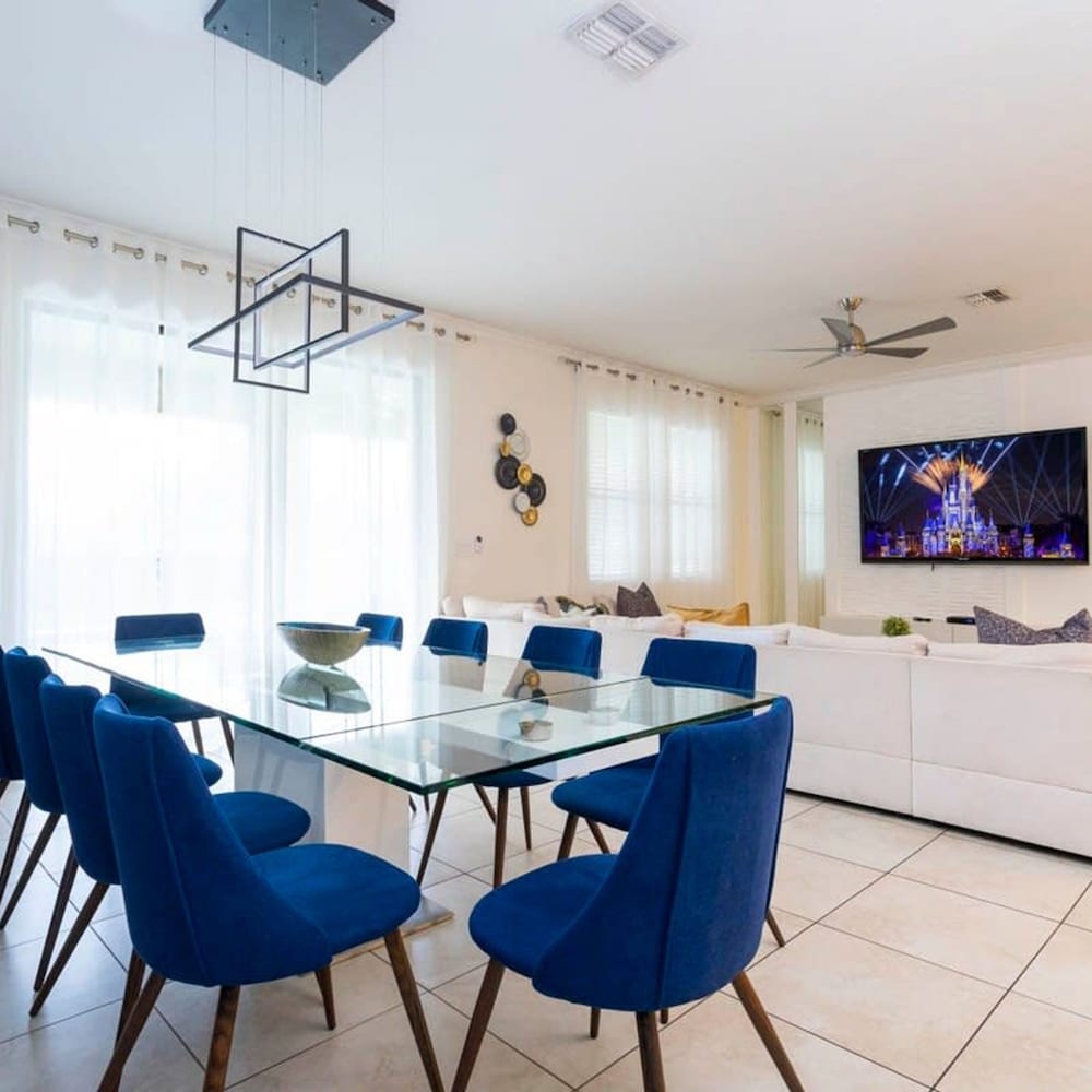 1400 Stunning 8bed with amazing game room - photo 6
