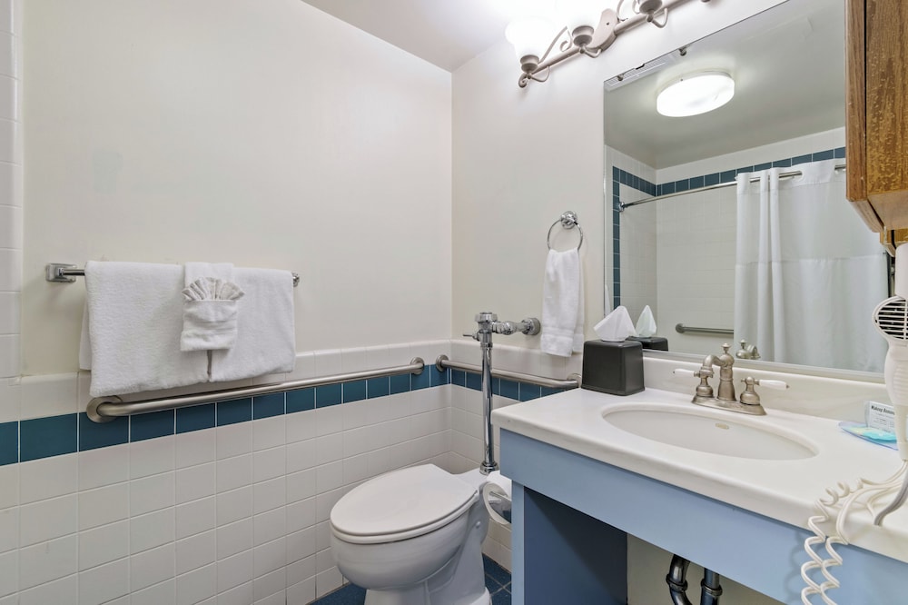 Lions Gate Hotel - photo 48