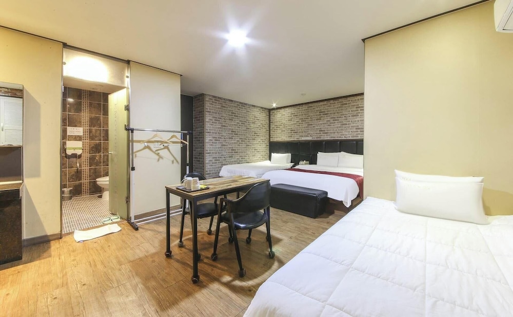 Chakan Hotel in Gunsan, South Korea