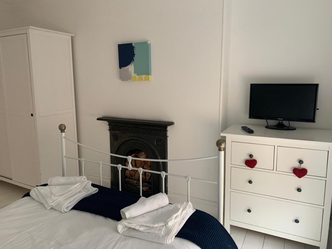 Hobbes Cottage pets allowed — 4-Star Luxury Hotel in Tenby, United Kingdom