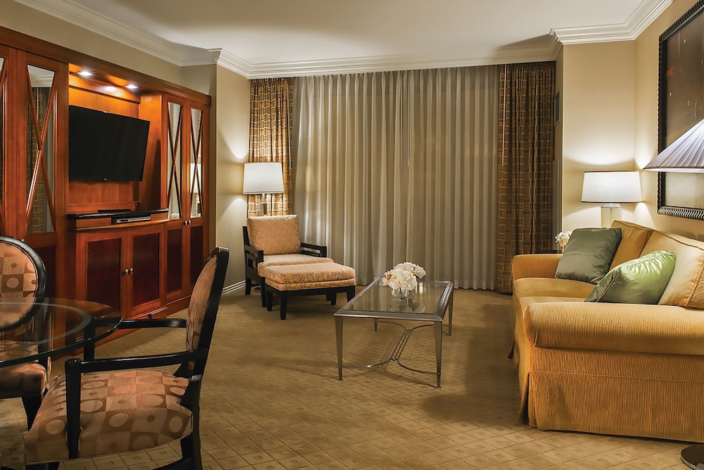 888 One Bedroom Balcony Suite at Signature Condo Hotel - photo 15