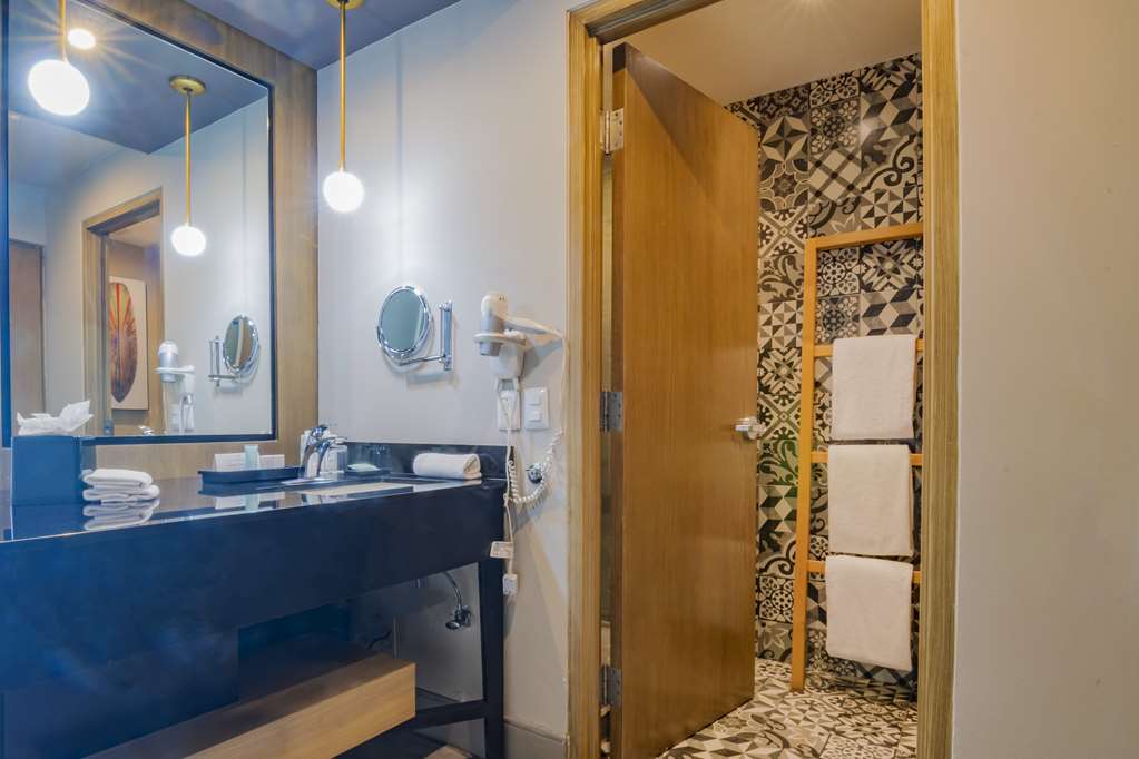 Deluxe Double Bath
