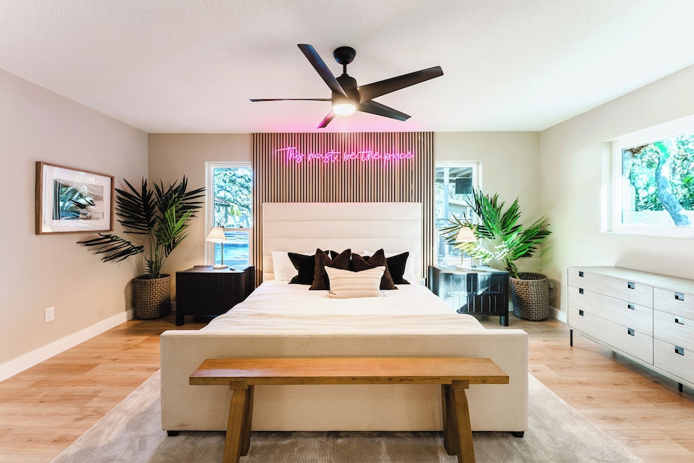 Indian Rocks Escape — 5-Star Luxury Hotel in Largo, United States