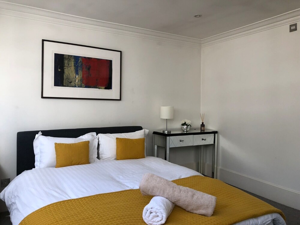Luxury stay bond street