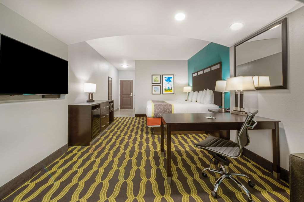 La Quinta Inn & Suites by Wyndham Houston Humble Atascocita - photo 19