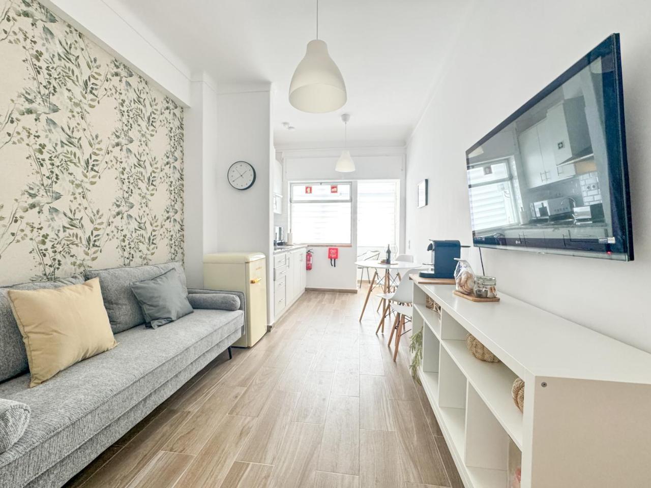 Arcos Flat next to the Beach by Homeful Homes — 4-Star Luxury Hotel in Paco De Arcos, Portugal