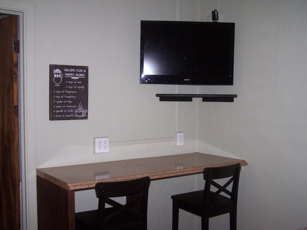 Blanco County Inn - photo 9