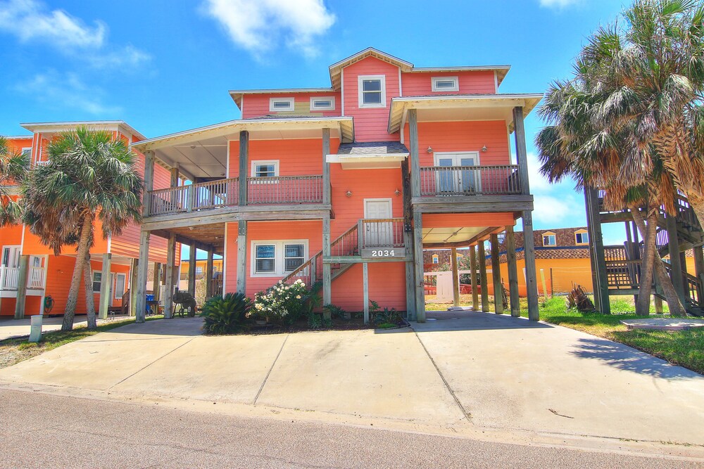 6BDRM Beach Home Oceanviews Recently Renovated Shared Pool & HotTub — 4-Star Luxury Hotel in Port Aransas, United States