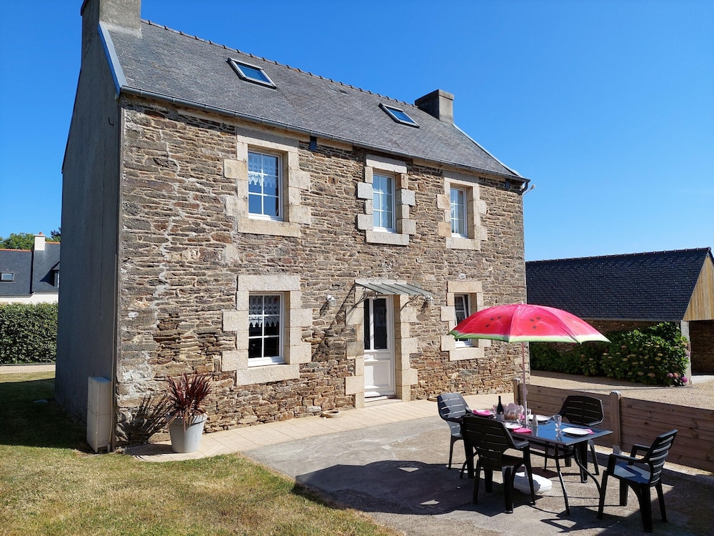 Stone House Near Penze River and Morlaix Bay — 4-Star Luxury Hotel in Plouenan, France