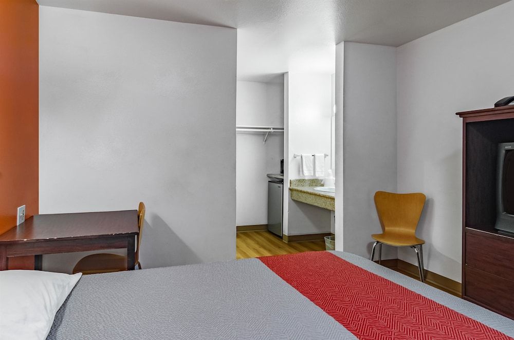Motel 6 Gresham - photo 13