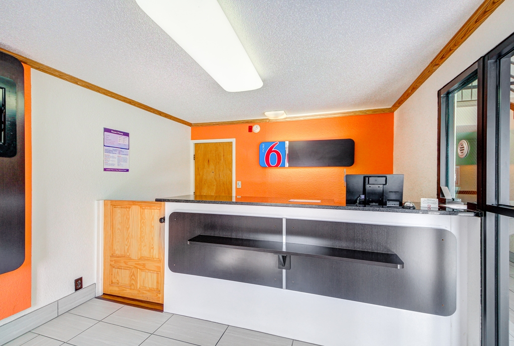 Motel 6 Wichita East