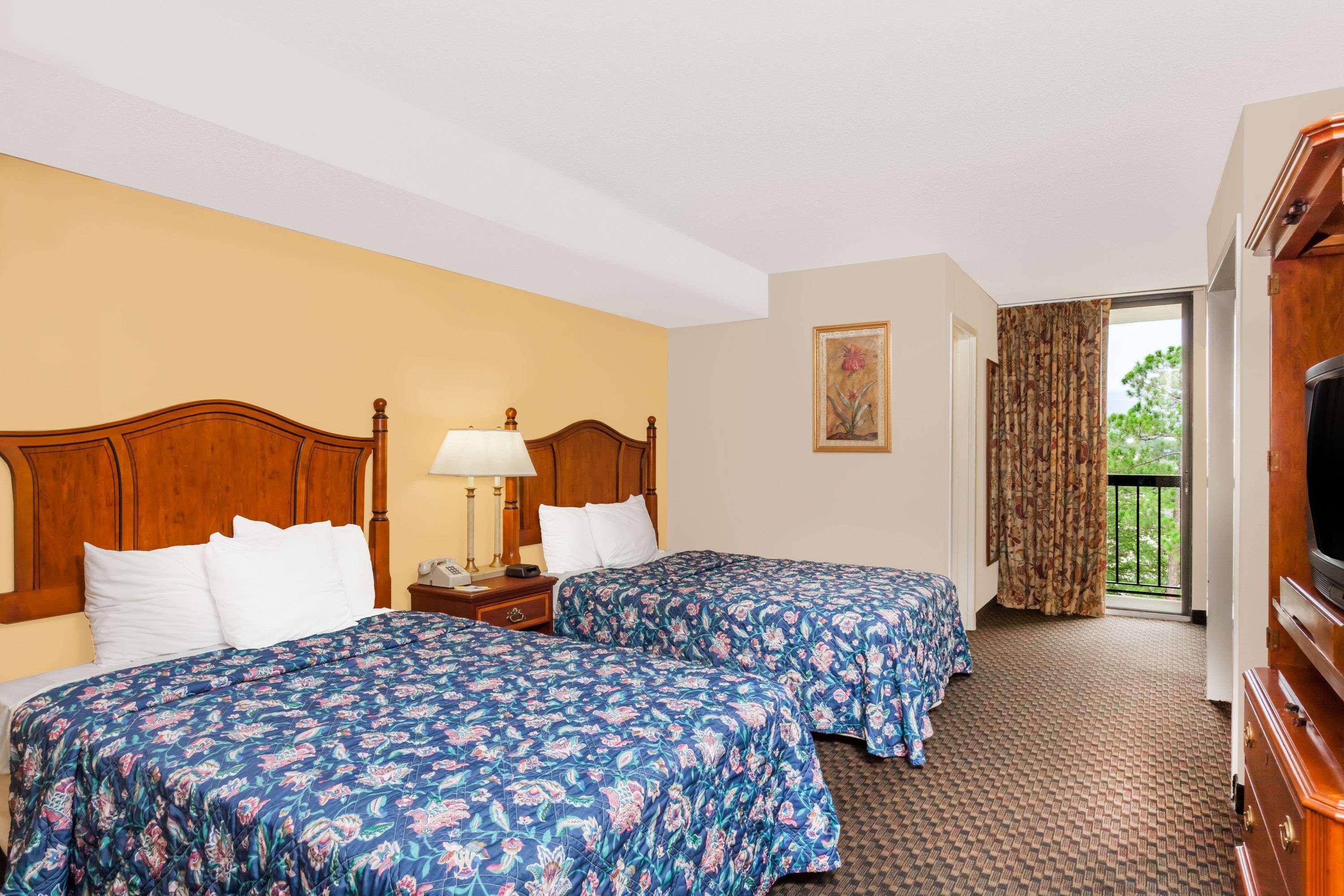 Days Inn and Suites SE Columbia Ft Jackson - photo 8